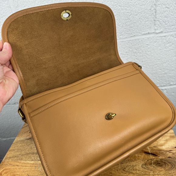 Coach Vintage City Bag | Butterscotch Glove-Tanned Crossbody - Picture 10 of 16